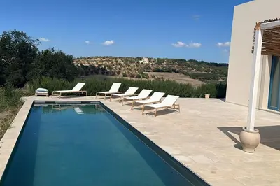 Piscina di Villa S Rosalia in val di Noto o nelle vicinanze