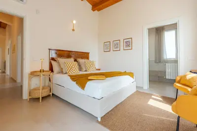 Letto o letti in una camera di Villa Calicanto con jacuzzi riscaldata
