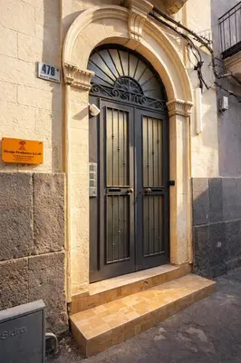 Facciata o entrata di Stylish Loft w Balcony-near Duomo and Fish market
