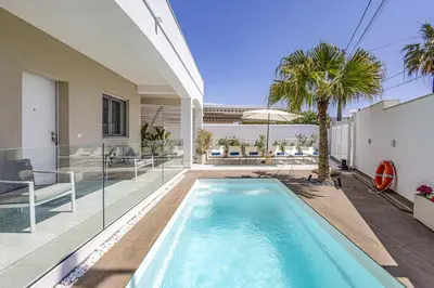 Piscina di Villa Kennedy by Villa Plus o nelle vicinanze