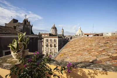 Vista generica su Catania o vista sulla città dall'interno dell'appartamento
