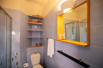 Bagno di Big Flat in City Center with Balcony