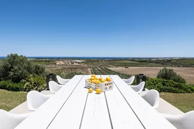 Paesaggio naturale nelle vicinanze della villa