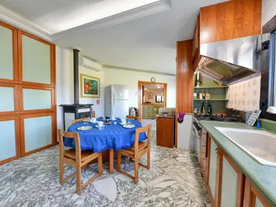 Cucina o angolo cottura di Villa Vella by Interhome