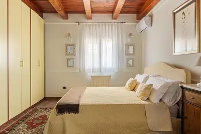 Letto o letti in una camera di Incantevole villa con piscina e giardino a poca distanza dalle spiagge piu belle