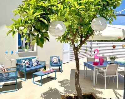Area soggiorno di Incantevole villa con piscina e giardino a poca distanza dalle spiagge piu belle