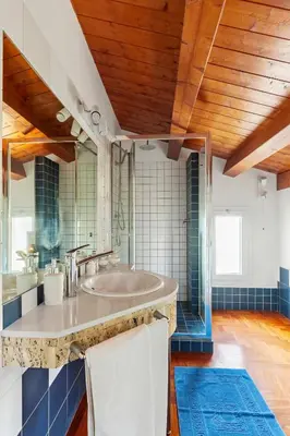 Bagno di Incantevole villa con piscina e giardino a poca distanza dalle spiagge piu belle