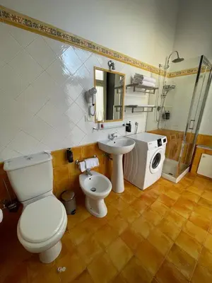 Bagno di Miralong House