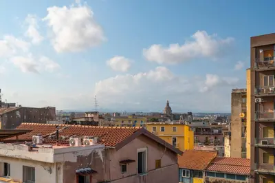 Vista generica su Catania o vista sulla città dall'interno dell'appartamento