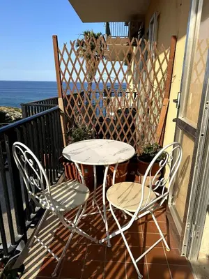Balcone o terrazza di Black Ocean Holiday Home