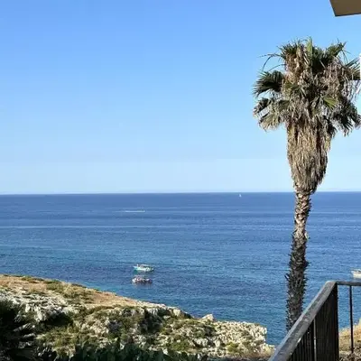 Black Ocean Holiday Home