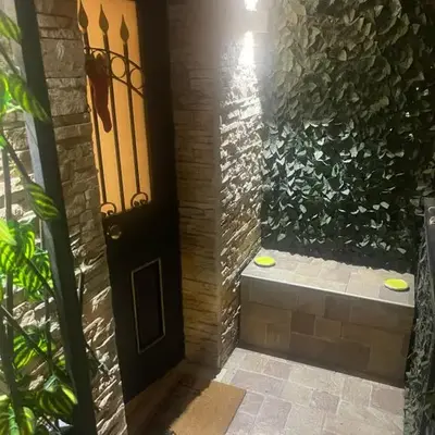 Scabrosa House