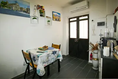 Cucina o angolo cottura di Home La Marina 2