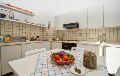 Cucina o angolo cottura di 4 Bedroom Cozy Home In Ragusa