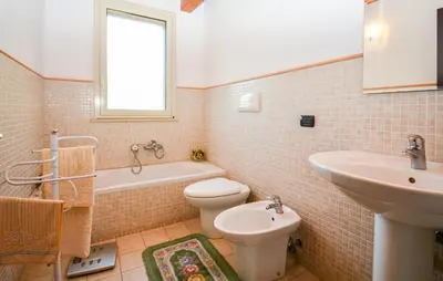 Bagno di 4 Bedroom Cozy Home In Ragusa