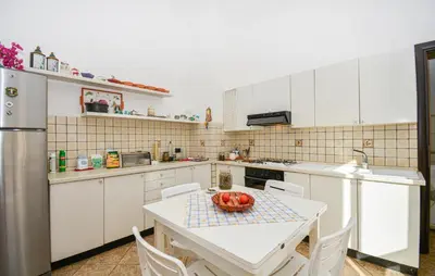 Cucina o angolo cottura di 4 Bedroom Cozy Home In Ragusa