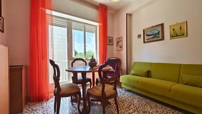 Area soggiorno di Aura Lucis, Elegant apt for 8, parking, Wi-Fi