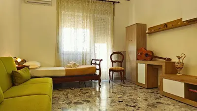 Area soggiorno di Aura Lucis, Elegant apt for 8, parking, Wi-Fi