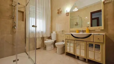 Bagno di Aura Lucis, Elegant apt for 8, parking, Wi-Fi