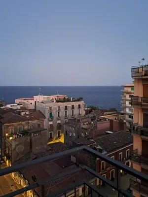 Vista generica sul mare o vista sul mare dall'interno dell'appartamento