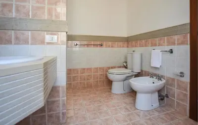 Bagno di 6 Bedroom Amazing Home In Noto