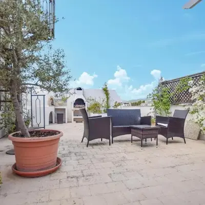6 Bedroom Amazing Home In Noto