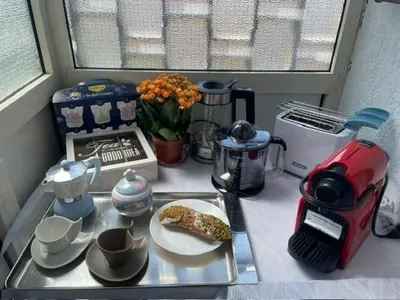 Set per la preparazione di tè e caffè presso Casa Caruso Holiday Home Catania