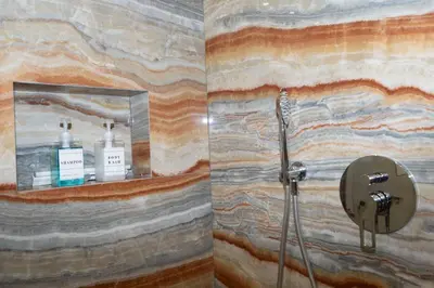 Bagno di Gorgon House