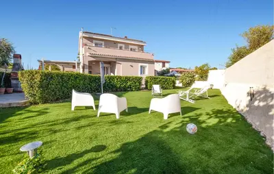Giardino di 2 Bedroom Gorgeous Apartment In Ognina