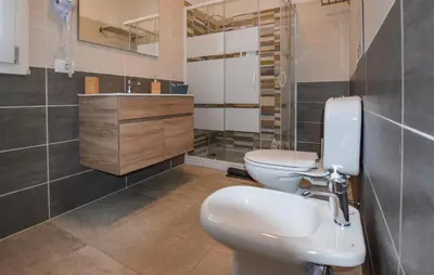Bagno di 2 Bedroom Gorgeous Apartment In Ognina