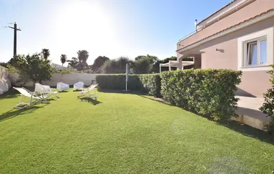 Giardino di 2 Bedroom Gorgeous Apartment In Ognina