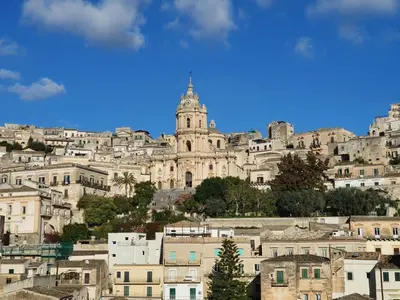 Vista generica su Modica o vista sulla città dall'interno della casa vacanze