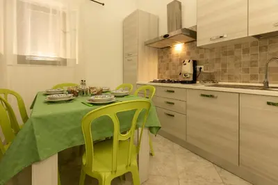 Cucina o angolo cottura di A casa di amici