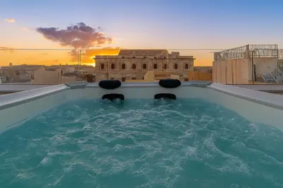 Piscina di Hotiday Apartments Siracusa o nelle vicinanze