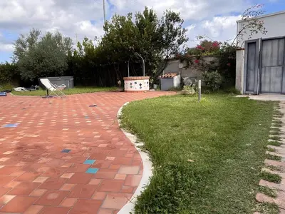 Giardino di Villa Gioconda a 200metri spiaggia Noto Calabernardo