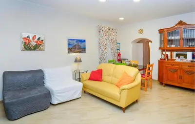 Area soggiorno di Cozy Home In Augusta With Wifi