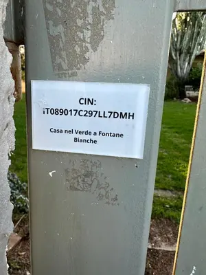 Certificato, attestato, insegna o altro documento esposto da Casa nel verde a fontane bianche
