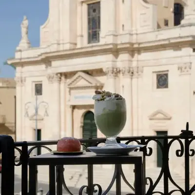 Garibaldi Rooms - Boutique Stay with Breakfast included - Jacuzzi available