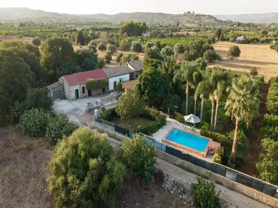 Piscina di Holiday Home in Siracusa with garden o nelle vicinanze