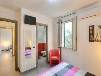 TV o dispositivi per l'intrattenimento presso Spacious villa in Siracusa with private garden