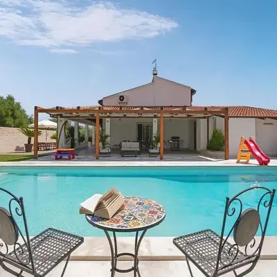 Spacious villa in Siracusa with private garden