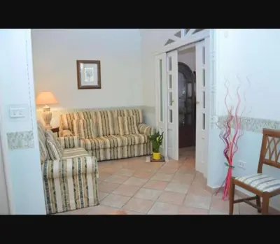 Area soggiorno di Amuni Home