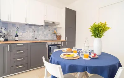 Cucina o angolo cottura di Cozy Apartment In Marzamemi With Swimming Pool