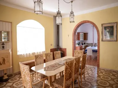 Area soggiorno di Spacious villa with a large veranda and pool