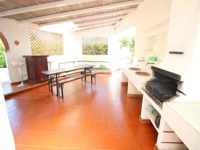 Planimetria di Spacious villa with a large veranda and pool