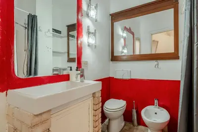 Bagno di GuestHost - Charming Red Flat