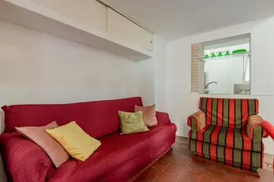 Area soggiorno di GuestHost - Charming Red Flat