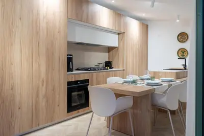 Cucina o angolo cottura di Vico Trigona con terrazza e jacuzzi riscaldata
