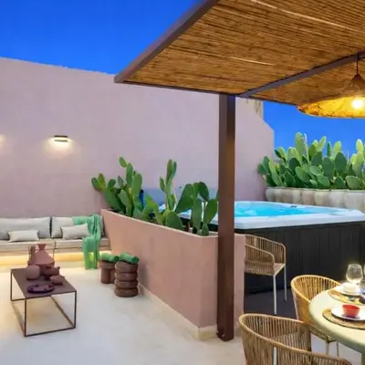 Vico Trigona con terrazza e jacuzzi riscaldata