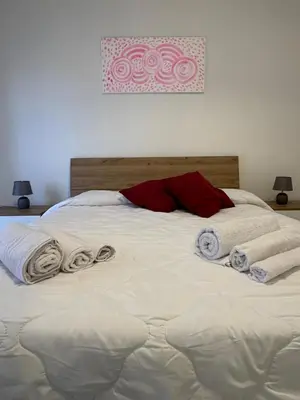 Letto o letti in una camera di Alisea Home